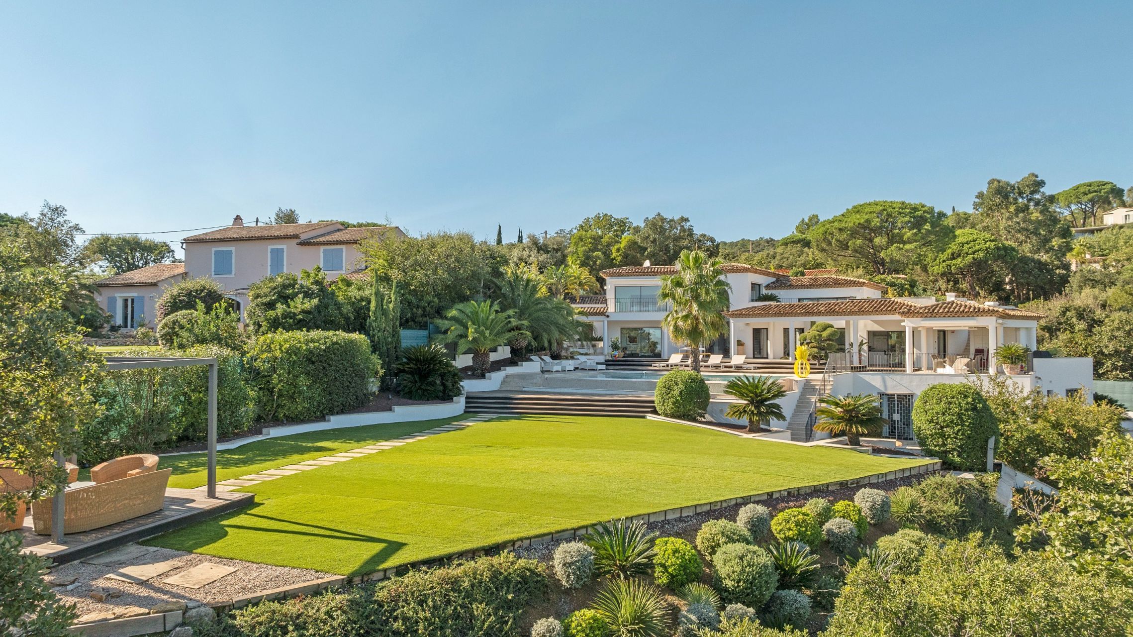 contemporary house 8 Rooms for sale on GRIMAUD (83310)