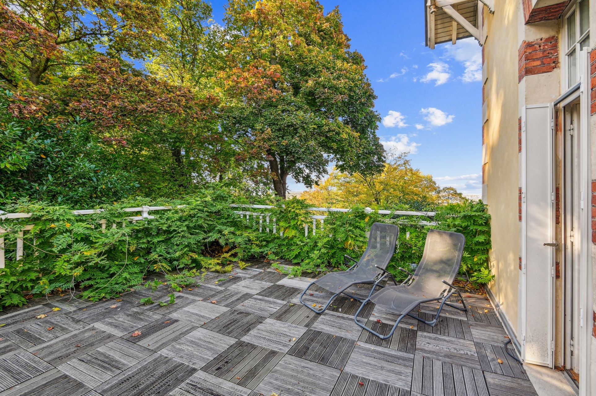 luxury house 10 Rooms for sale on RUEIL MALMAISON (92500)