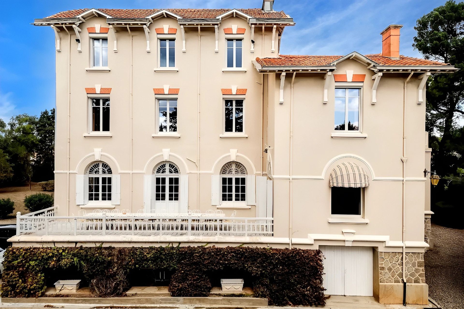 maison de luxe 18 Pièces en vente sur HOMPS (11200)