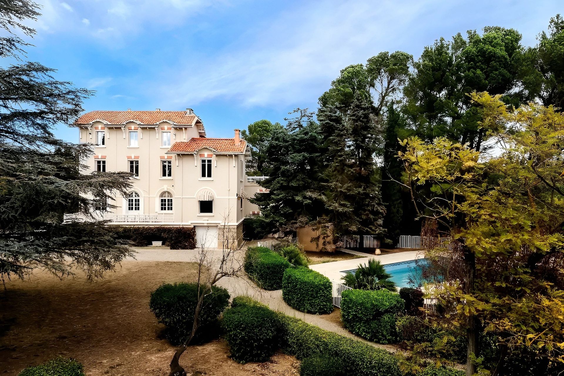 maison de luxe 18 Pièces en vente sur HOMPS (11200)