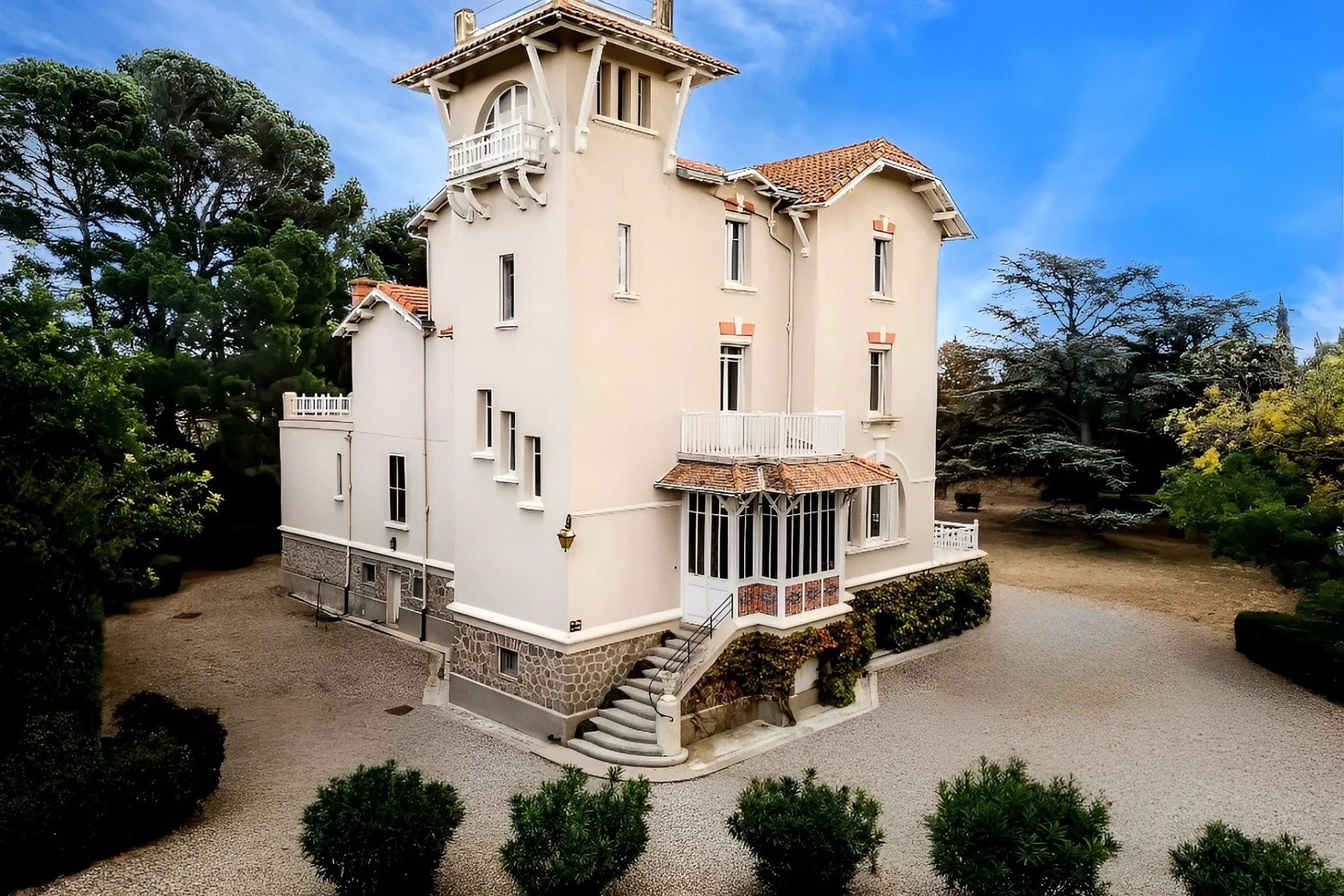 maison de luxe 18 Pièces en vente sur HOMPS (11200)