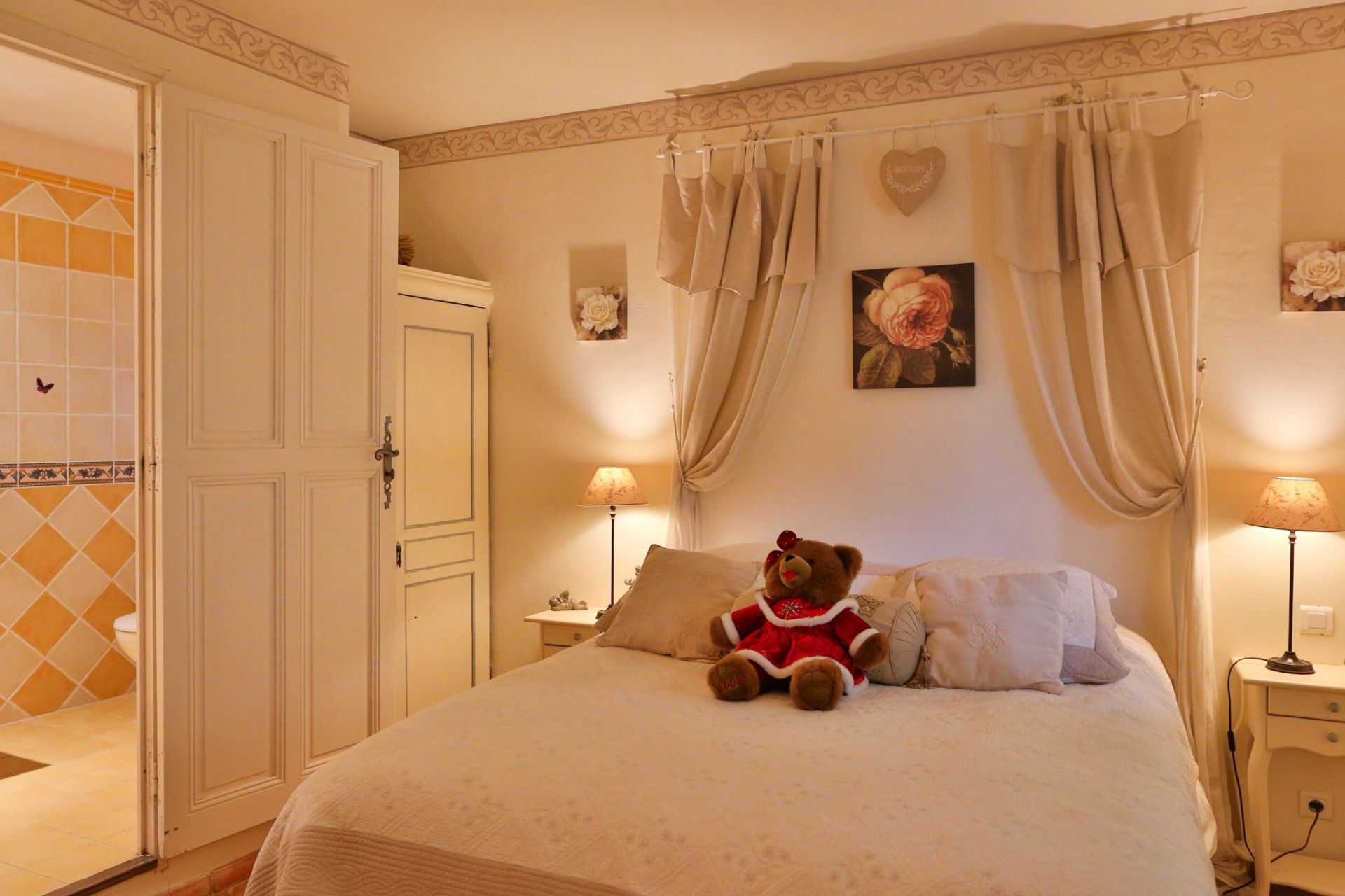 luxury house 19 Rooms for sale on TAILLADES (84300)