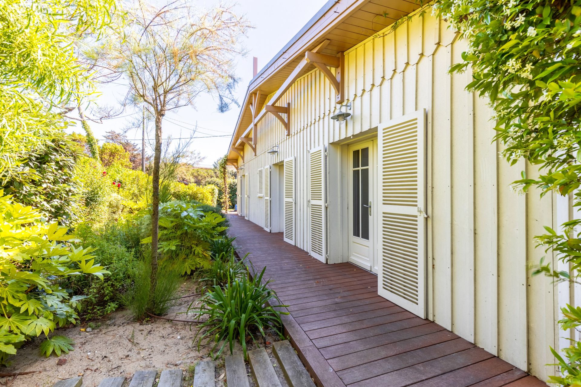 luxury house 5 Rooms for sale on CAP FERRET (33970)