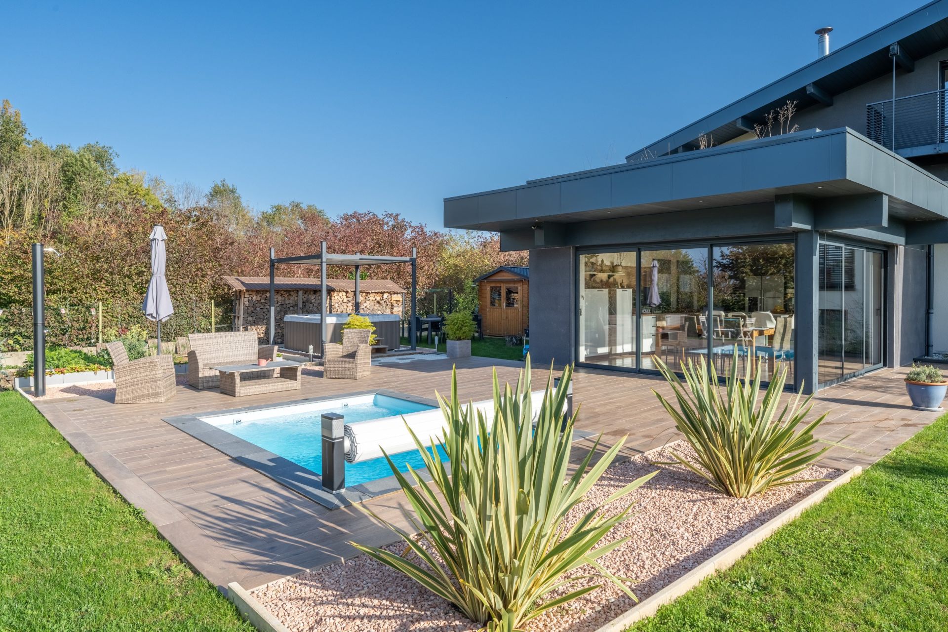 luxury house 14 Rooms for sale on ANTHY SUR LEMAN (74200)