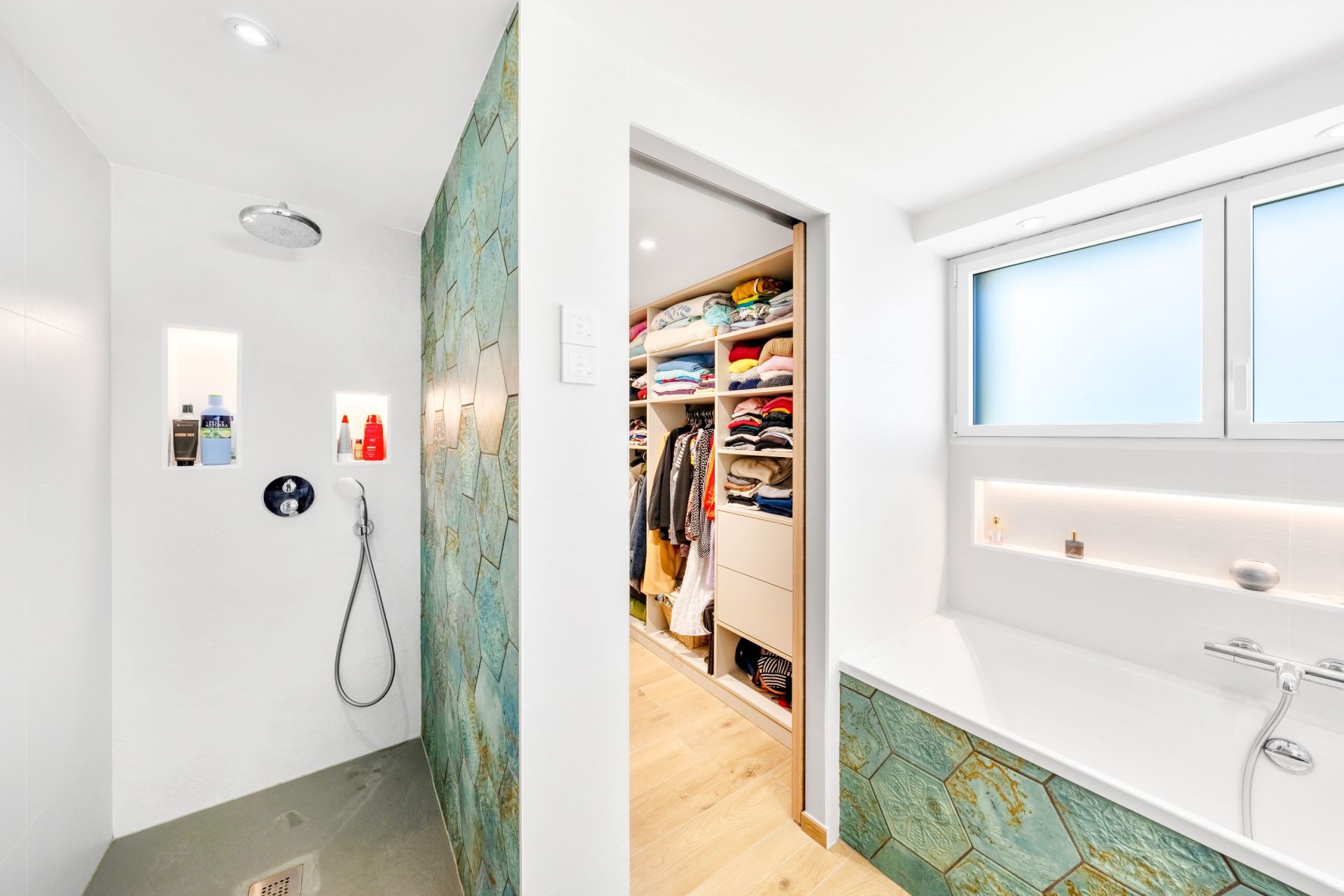 luxury house 14 Rooms for sale on ANTHY SUR LEMAN (74200)