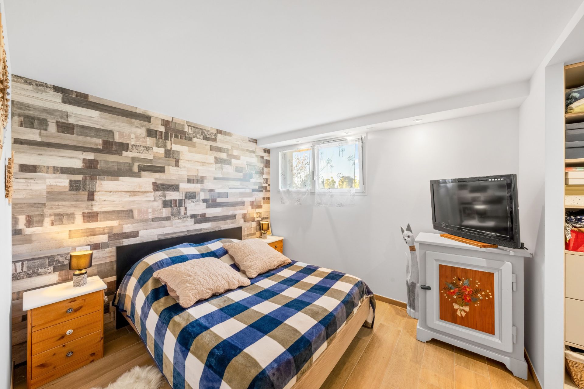 luxury house 14 Rooms for sale on ANTHY SUR LEMAN (74200)