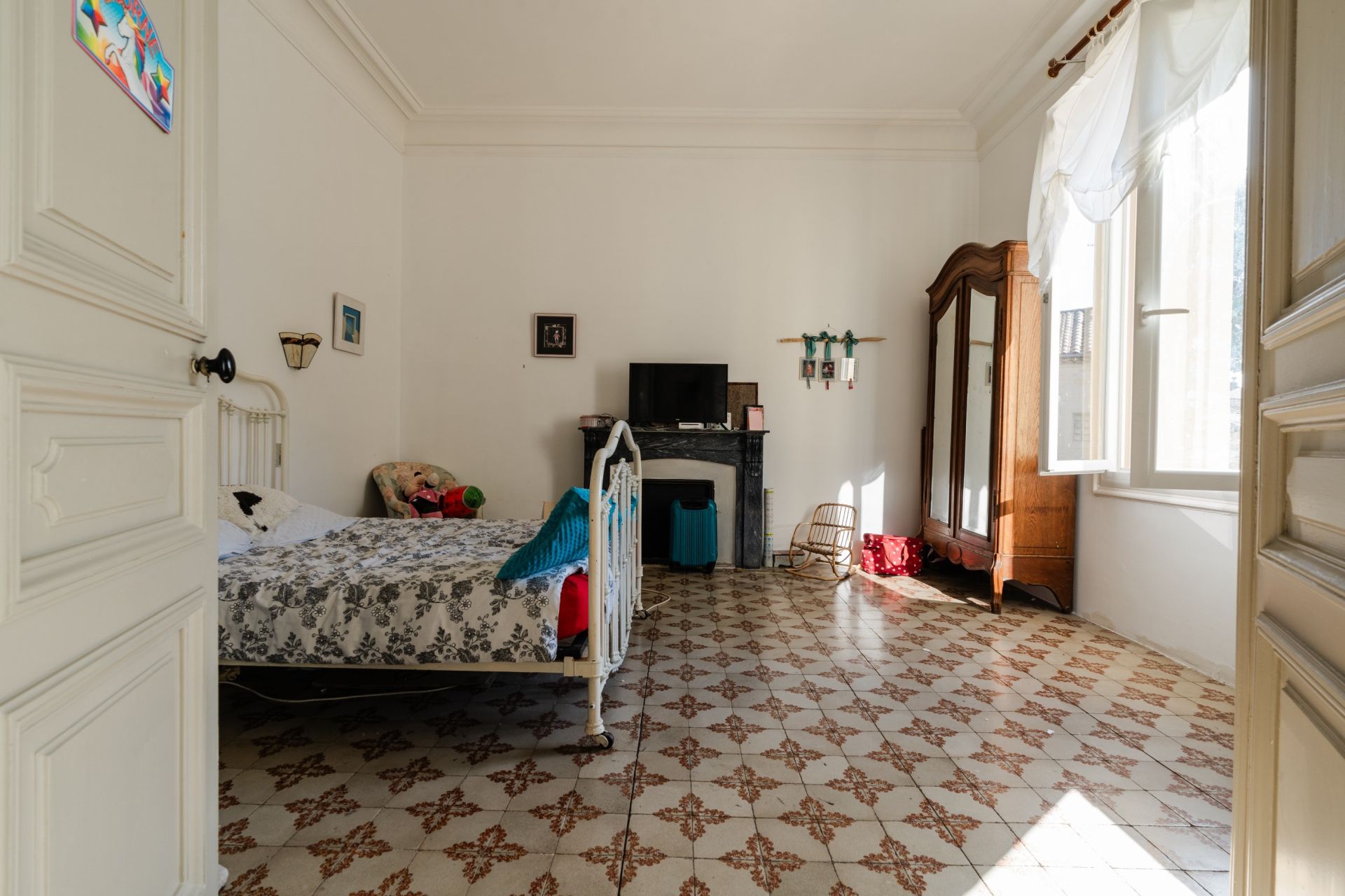 luxury house 9 Rooms for sale on SALLES D AUDE (11110)