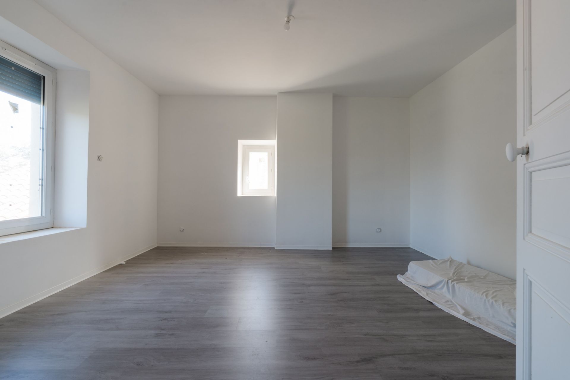 luxury house 9 Rooms for sale on SALLES D AUDE (11110)