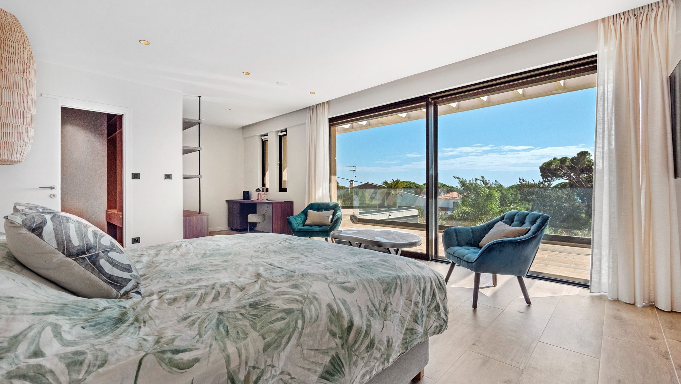 luxury villa 10 Rooms for sale on STE MAXIME (83120)