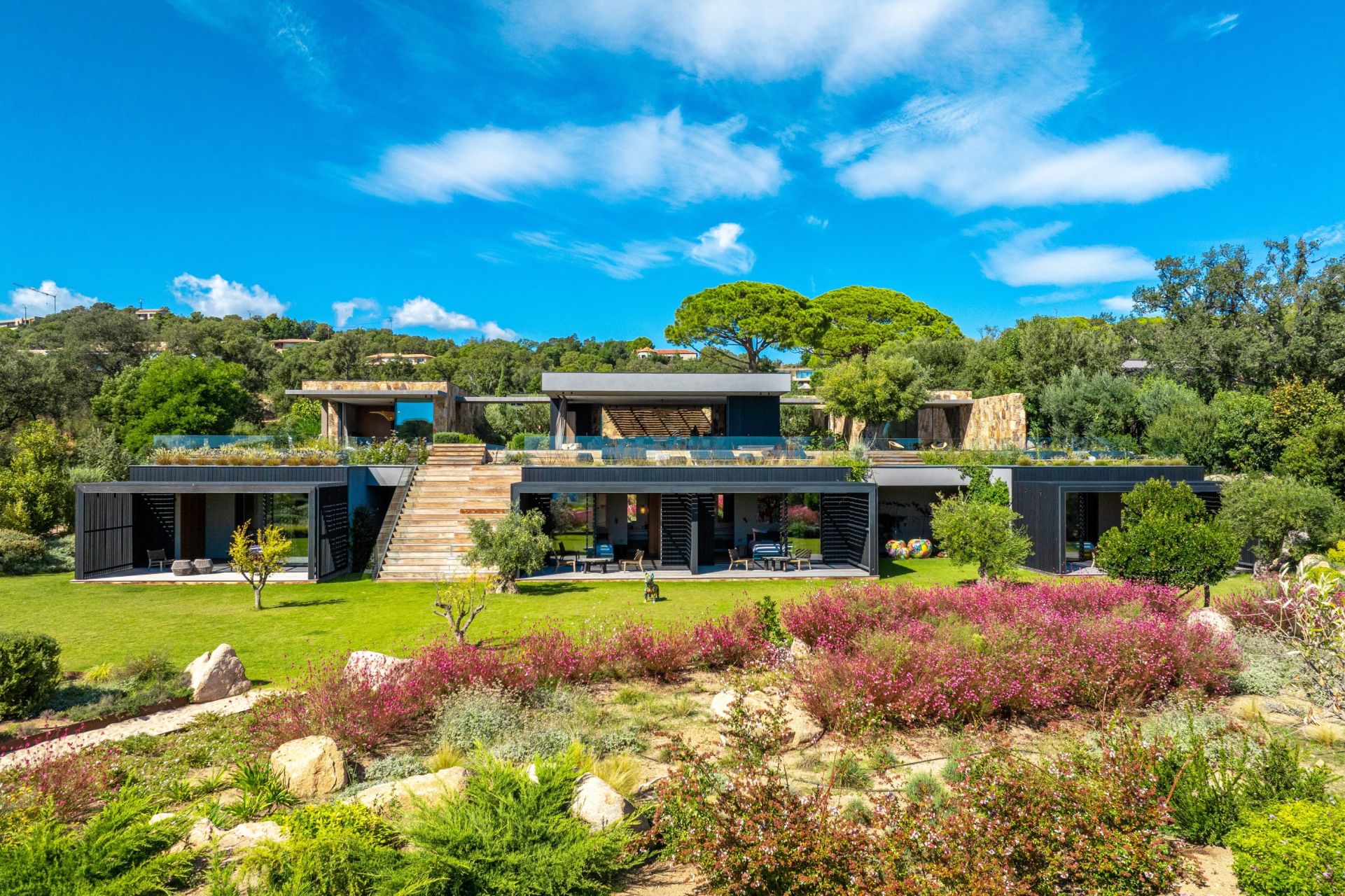 luxury villa 9 Rooms for seasonal rent on STE LUCIE DE PORTO VECCHIO (20144)