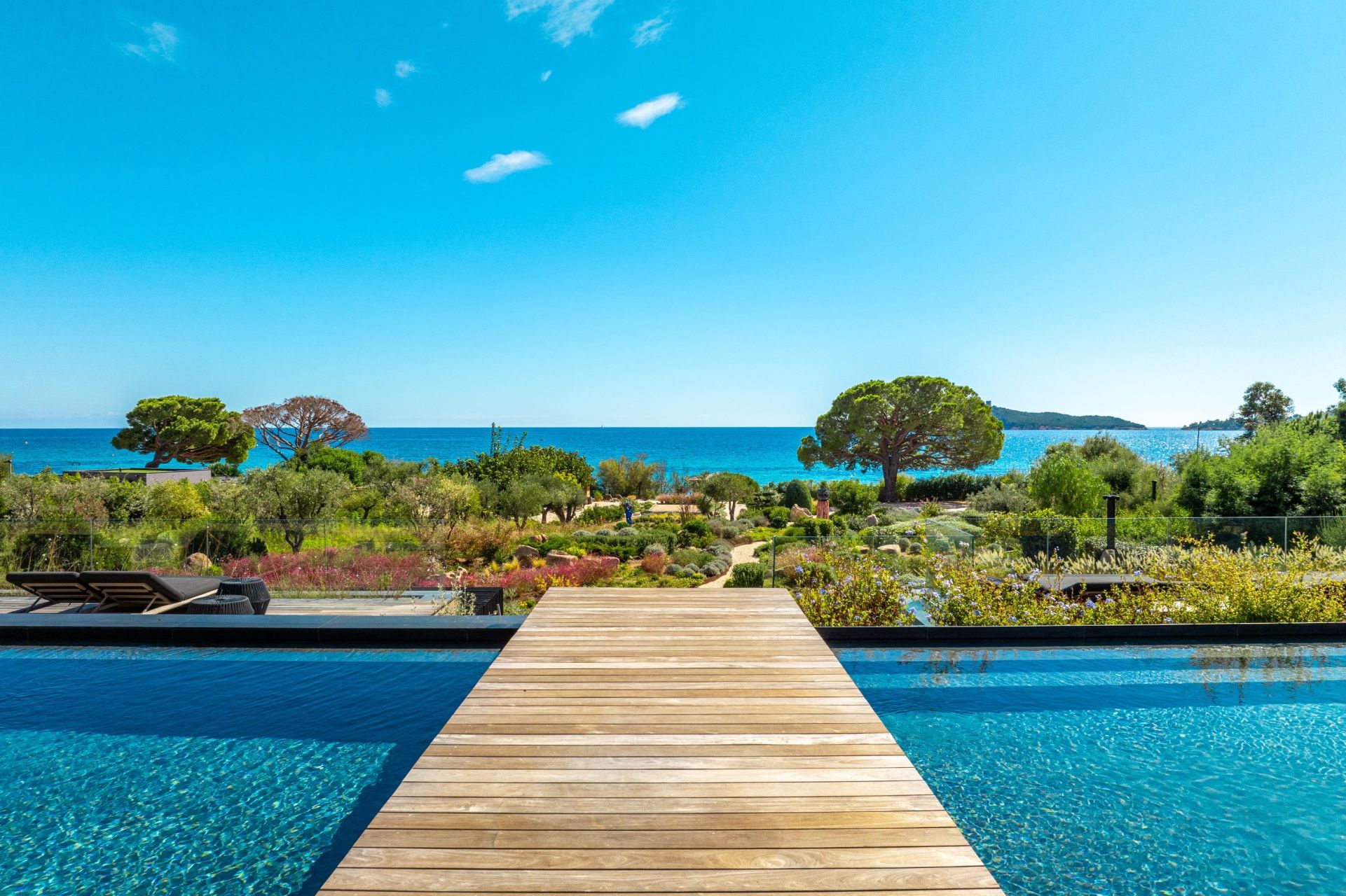 luxury villa 9 Rooms for seasonal rent on STE LUCIE DE PORTO VECCHIO (20144)