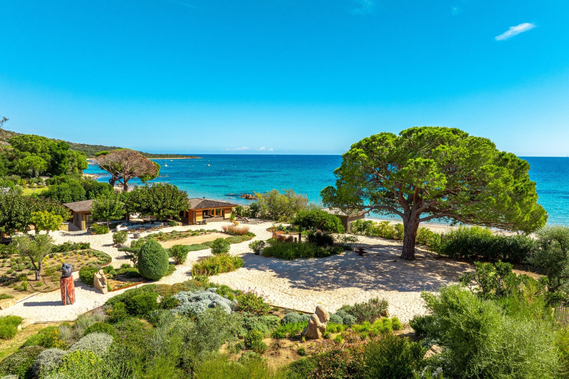 luxury villa 9 Rooms for seasonal rent on STE LUCIE DE PORTO VECCHIO (20144)