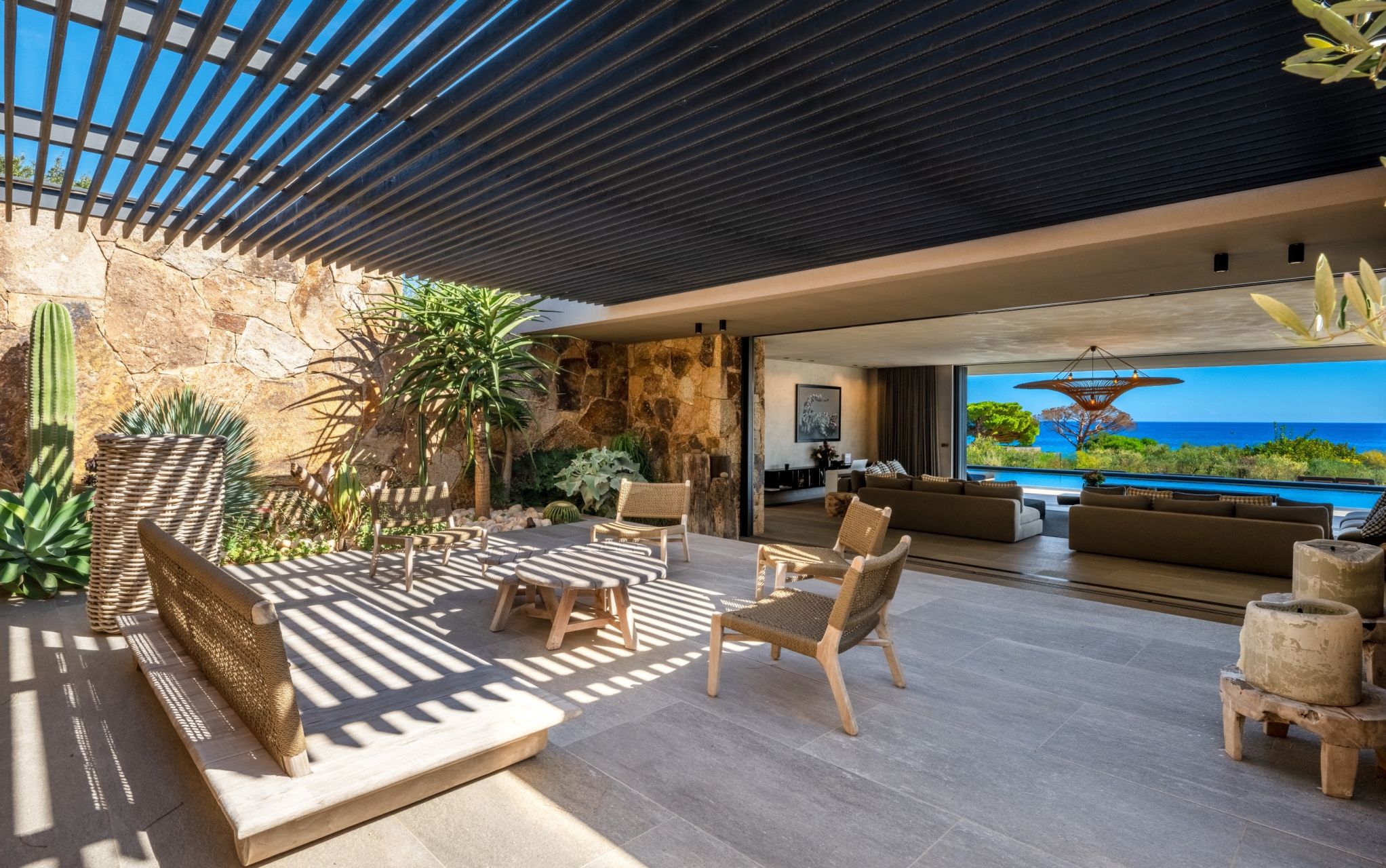 luxury villa 9 Rooms for seasonal rent on STE LUCIE DE PORTO VECCHIO (20144)