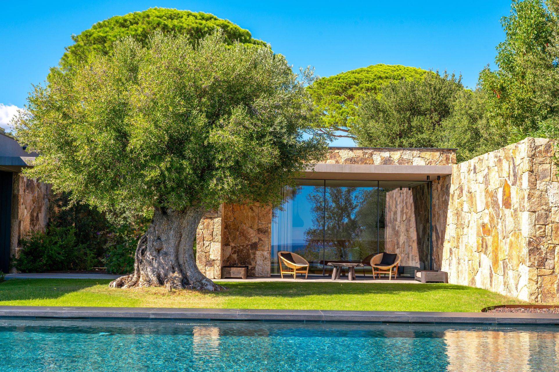 luxury villa 9 Rooms for seasonal rent on STE LUCIE DE PORTO VECCHIO (20144)