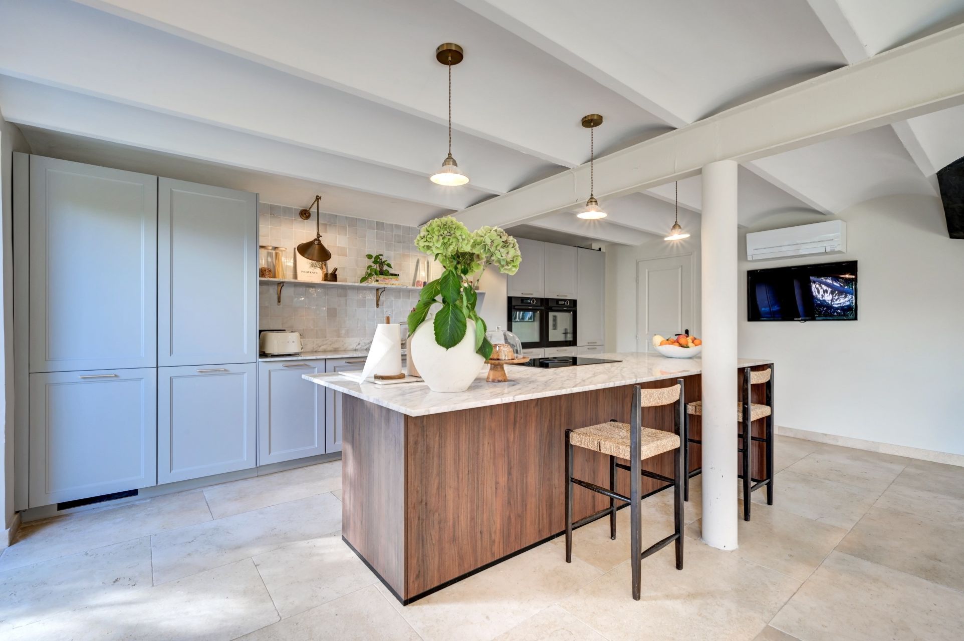 luxury house 6 Rooms for sale on AIX EN PROVENCE (13100)