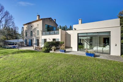 Sale Luxury house Aix-en-Provence 6 Rooms 270 m²