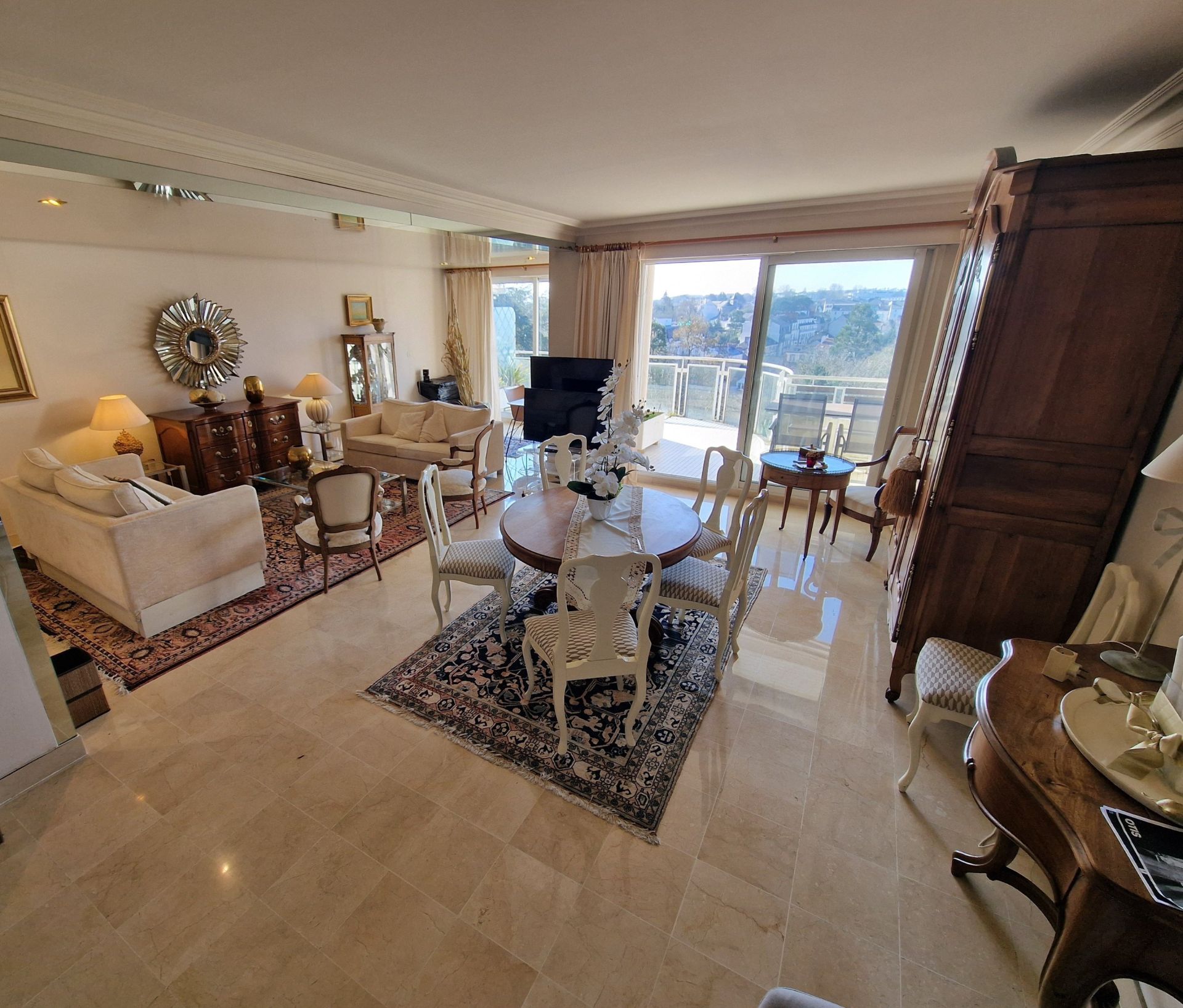 luxury apartment 4 Rooms for sale on NANTES (44100)