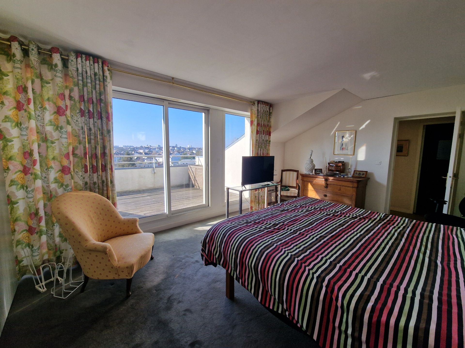 luxury apartment 4 Rooms for sale on NANTES (44100)