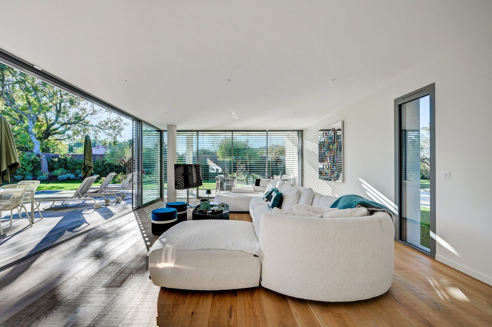 luxury house 8 Rooms for sale on AIX EN PROVENCE (13100)