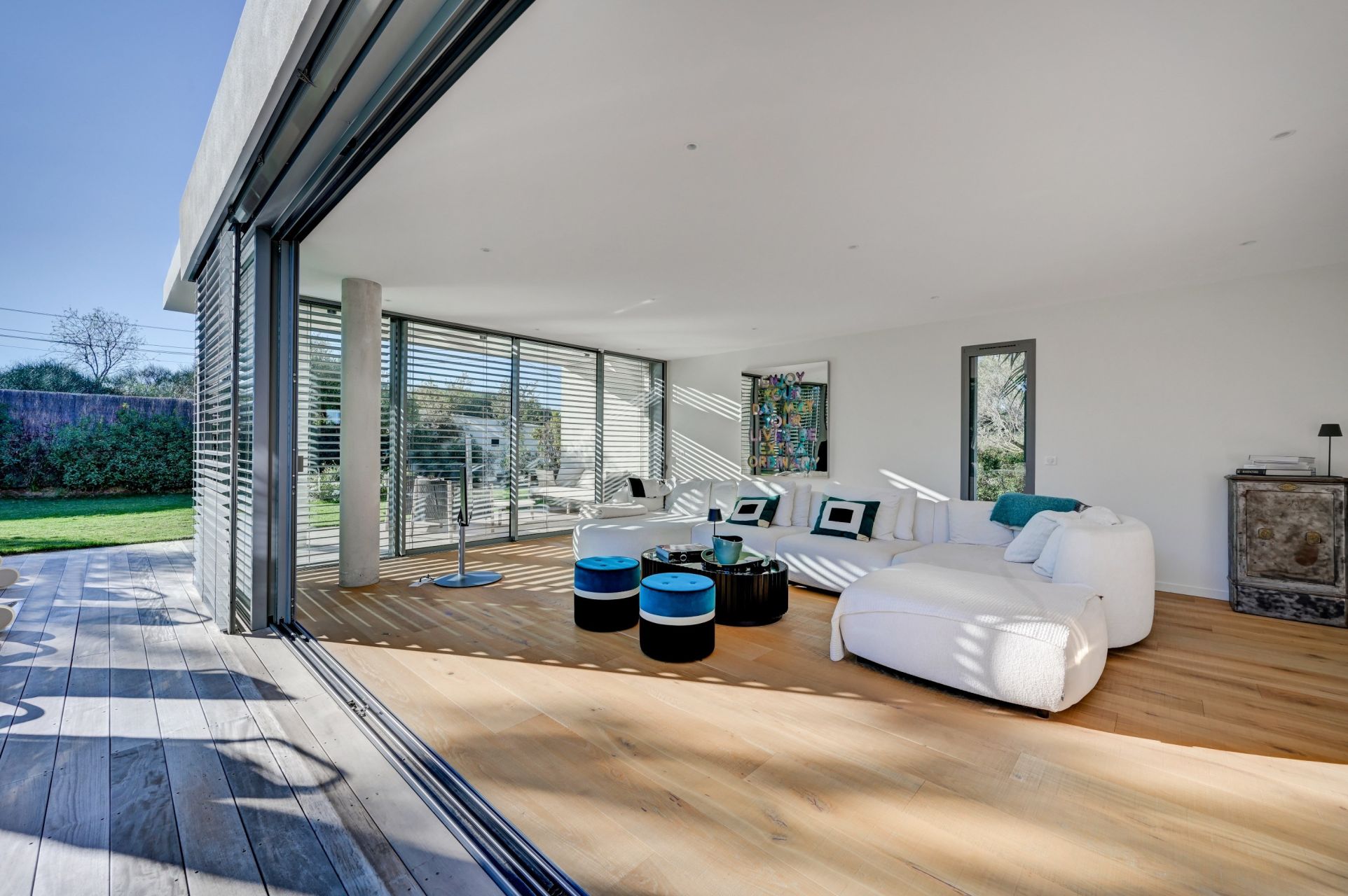 luxury house 8 Rooms for sale on AIX EN PROVENCE (13100)