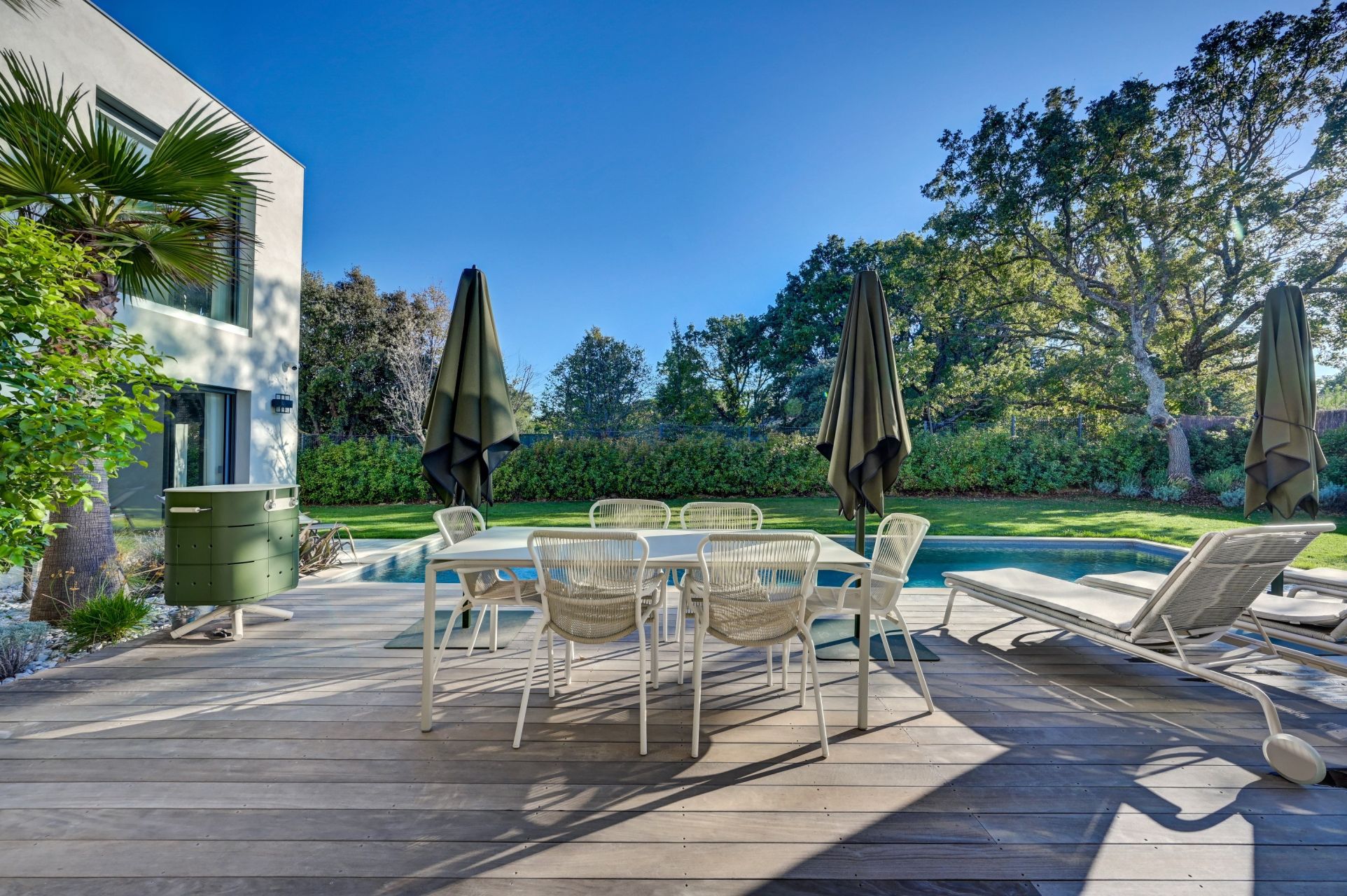 luxury house 8 Rooms for sale on AIX EN PROVENCE (13100)