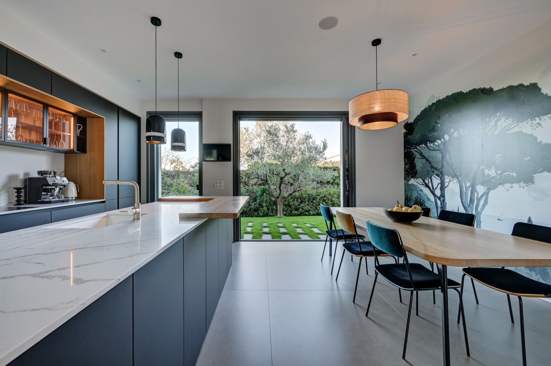 luxury house 8 Rooms for sale on AIX EN PROVENCE (13100)