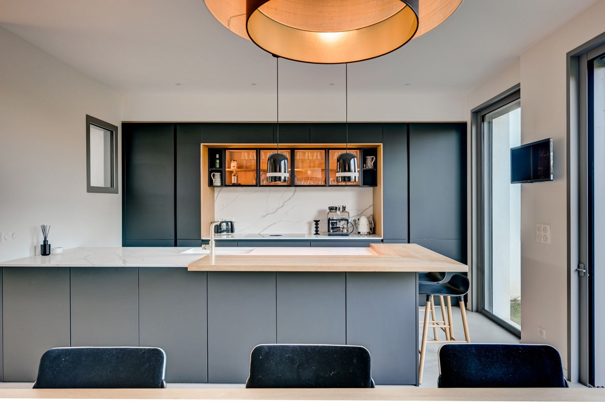 luxury house 8 Rooms for sale on AIX EN PROVENCE (13100)