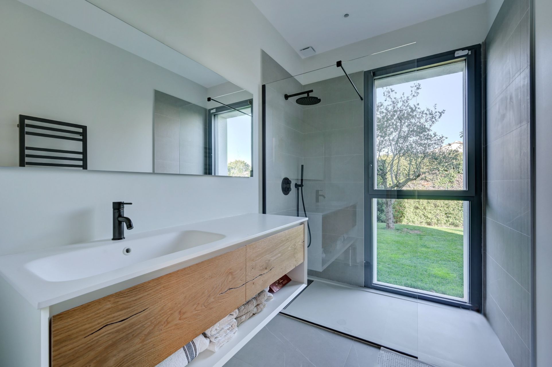 luxury house 8 Rooms for sale on AIX EN PROVENCE (13100)