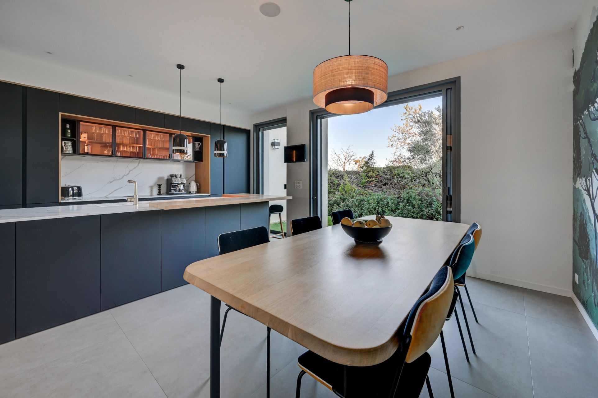 luxury house 8 Rooms for sale on AIX EN PROVENCE (13100)