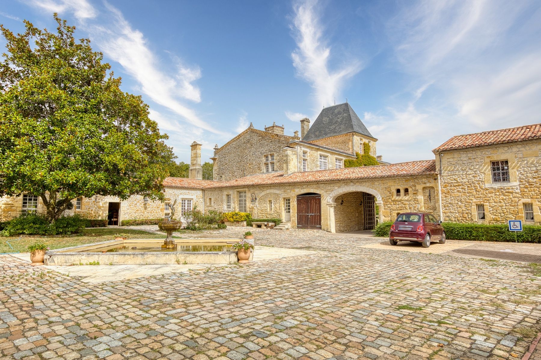 propriété viticole 40 Pièces en vente sur BORDEAUX (33000)