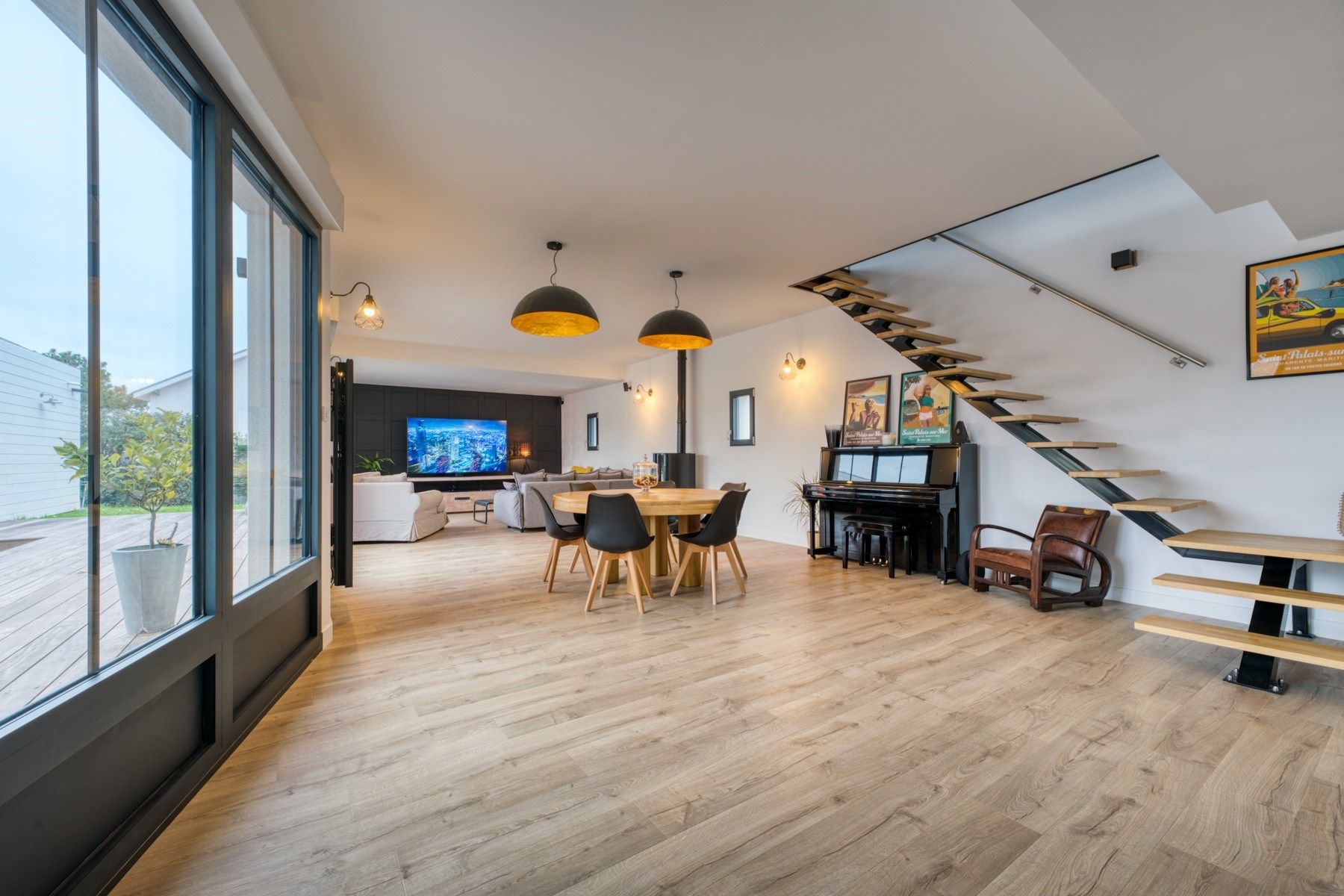 luxury villa 7 Rooms for sale on ST PALAIS SUR MER (17420)