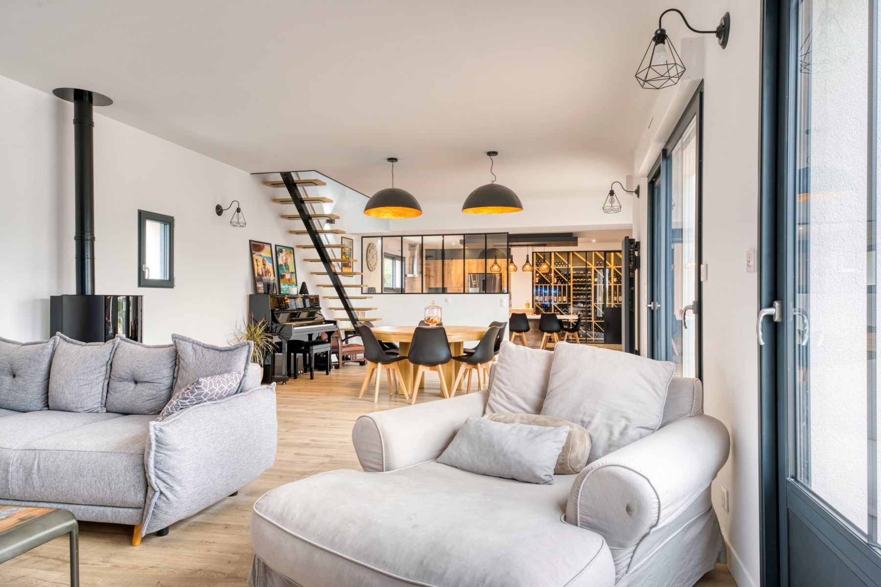 luxury villa 7 Rooms for sale on ST PALAIS SUR MER (17420)