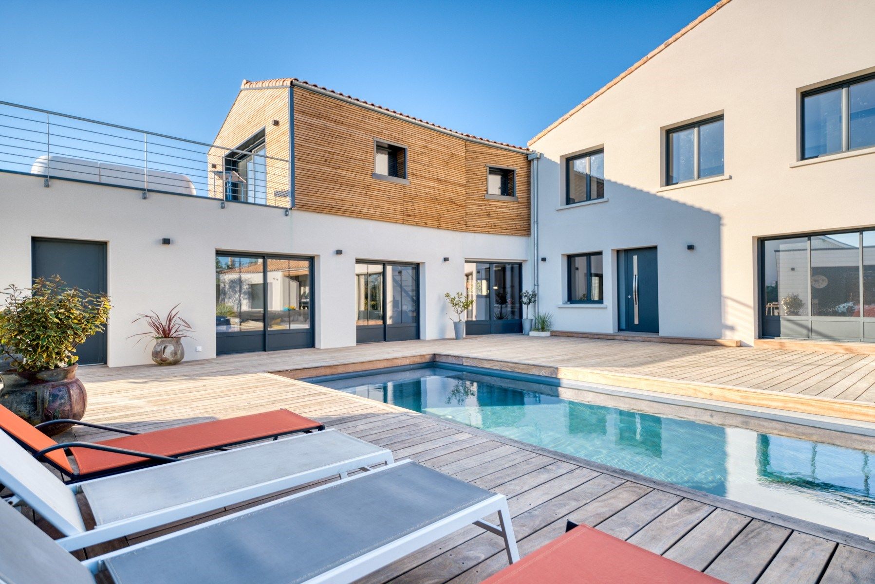 luxury villa 7 Rooms for sale on ST PALAIS SUR MER (17420)