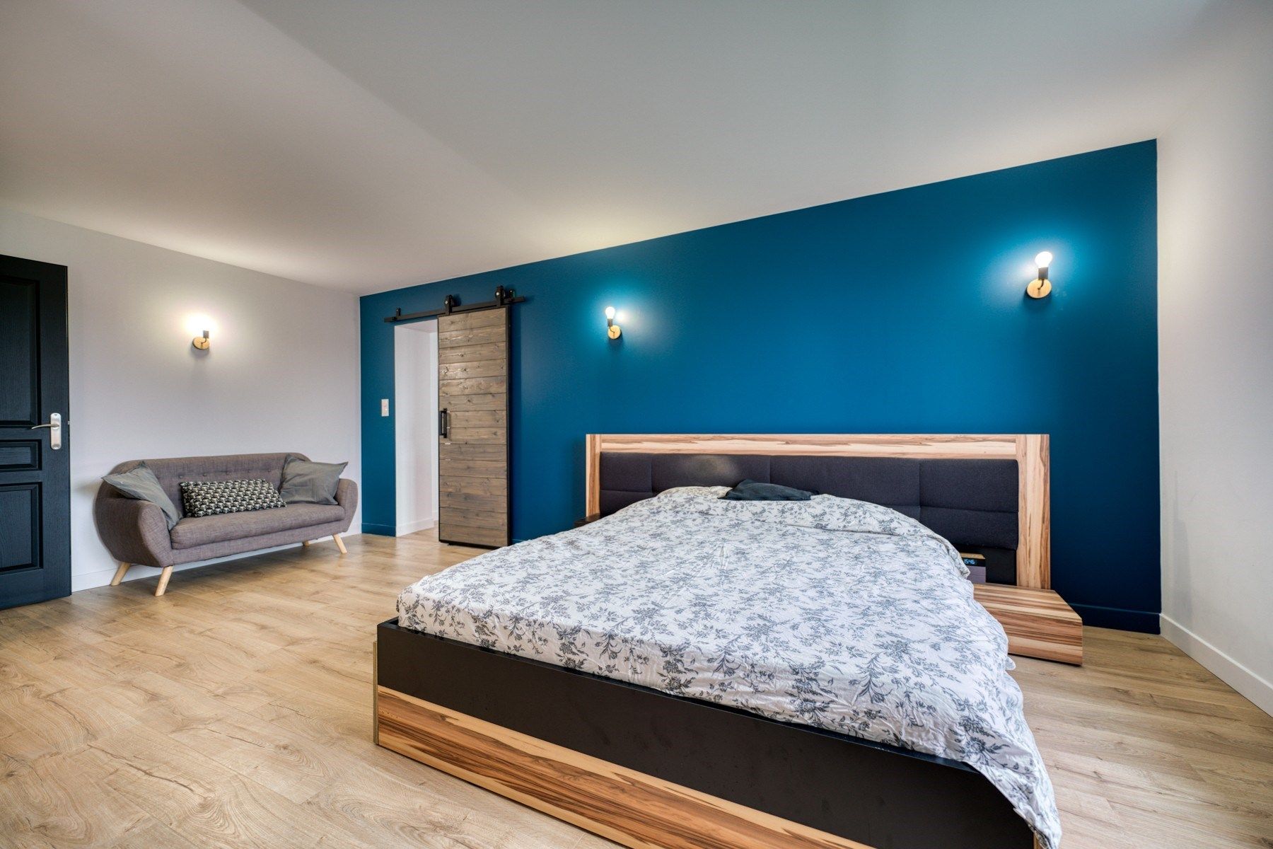 luxury villa 7 Rooms for sale on ST PALAIS SUR MER (17420)