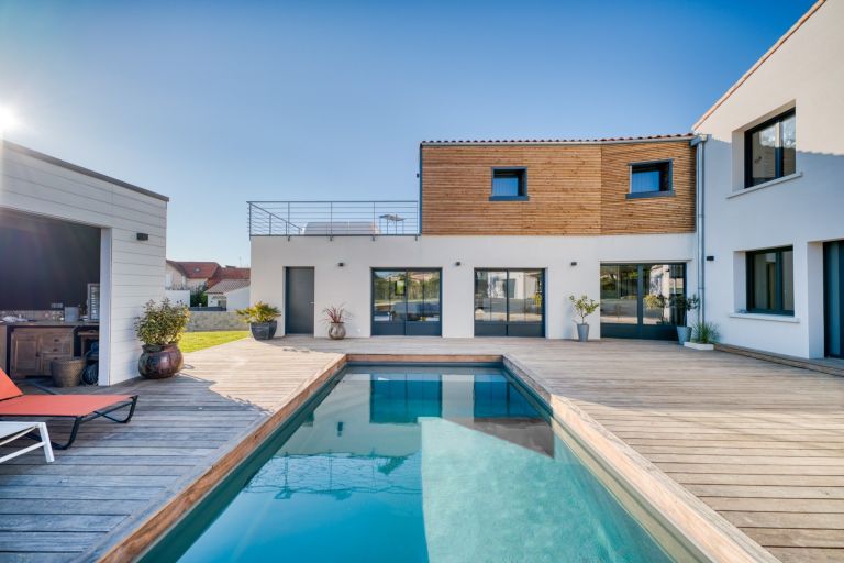luxury villa 7 Rooms for sale on ST PALAIS SUR MER (17420)