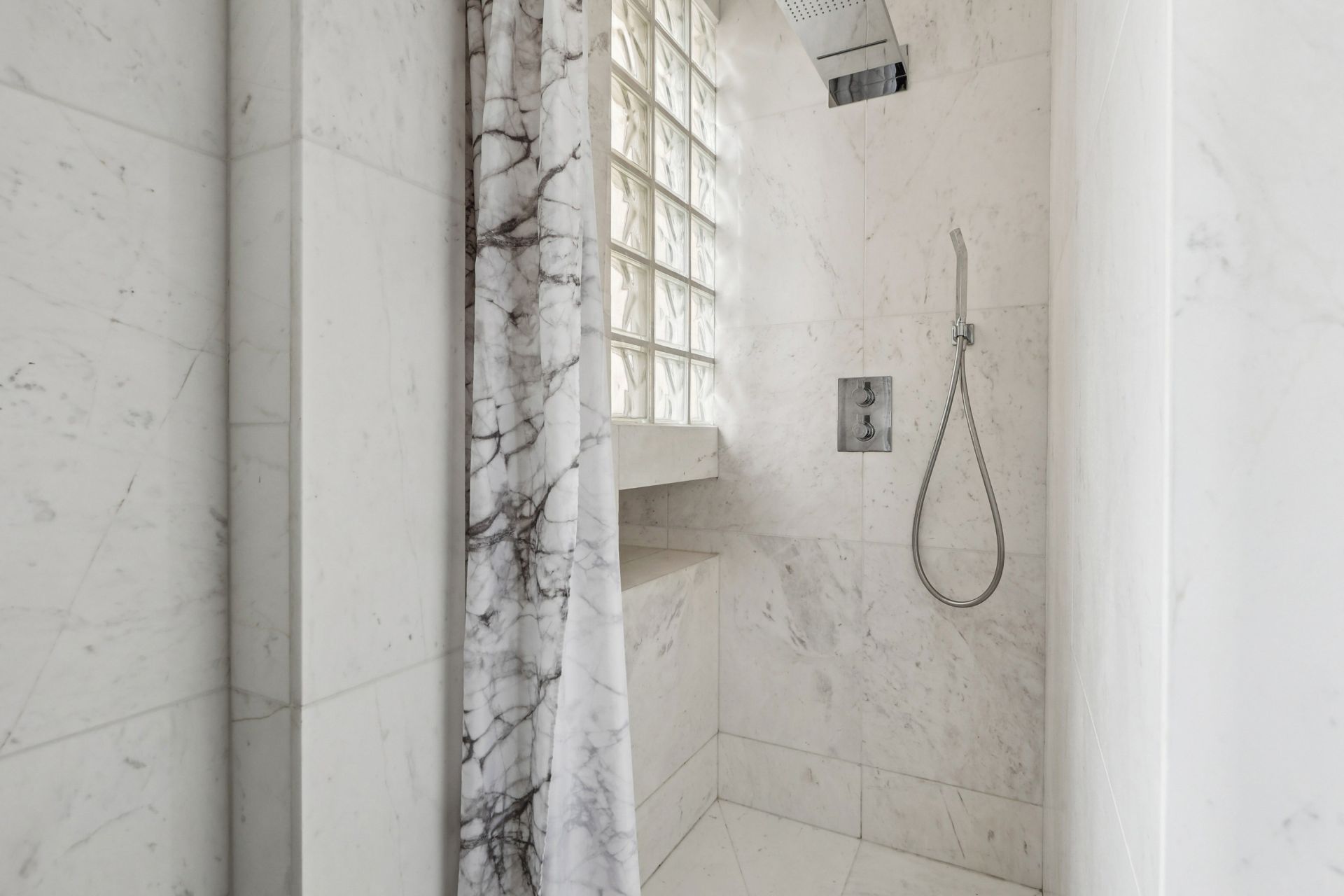 luxury apartment 2 Rooms for sale on PARIS (75008)