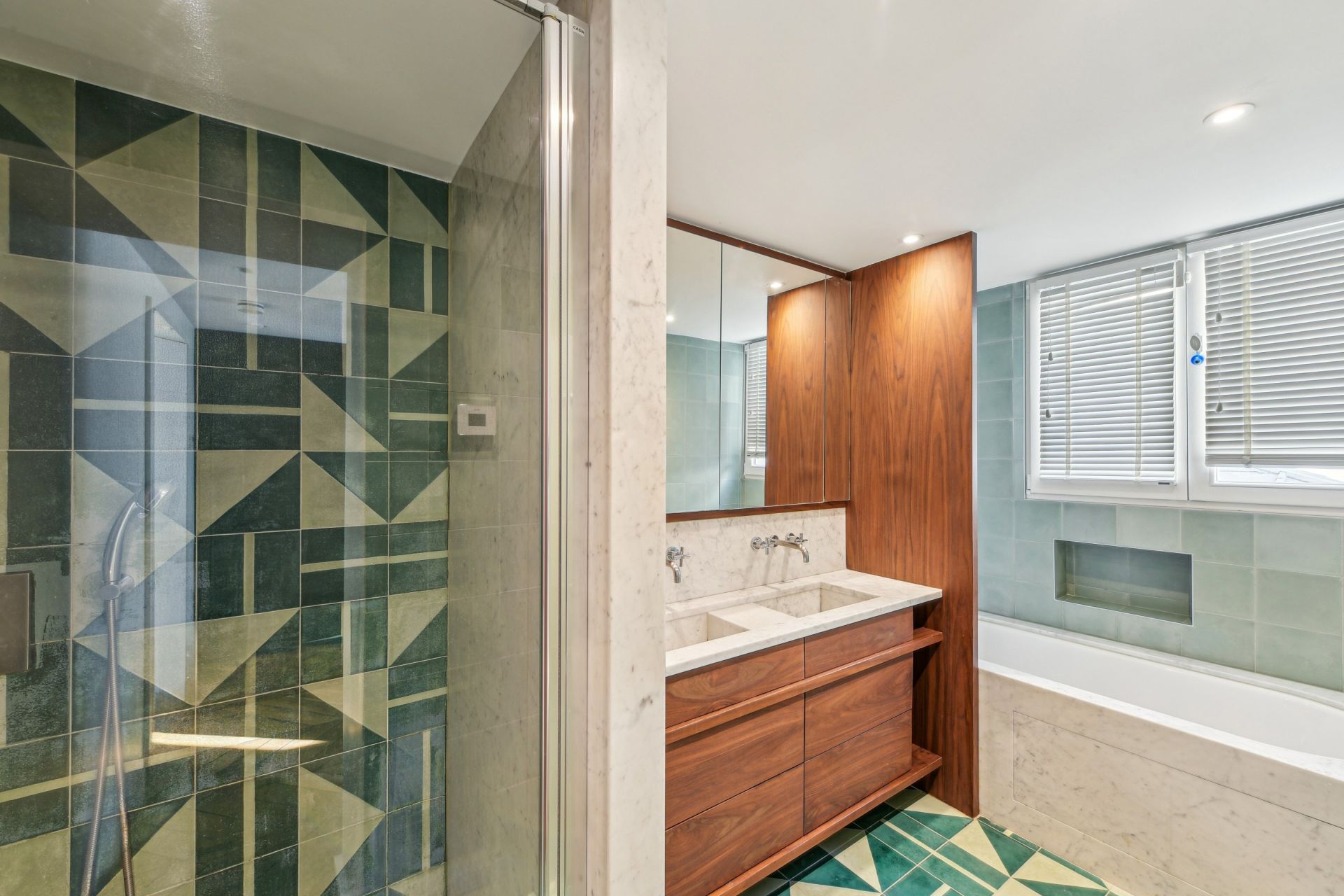 luxury apartment 5 Rooms for sale on PARIS (75008)