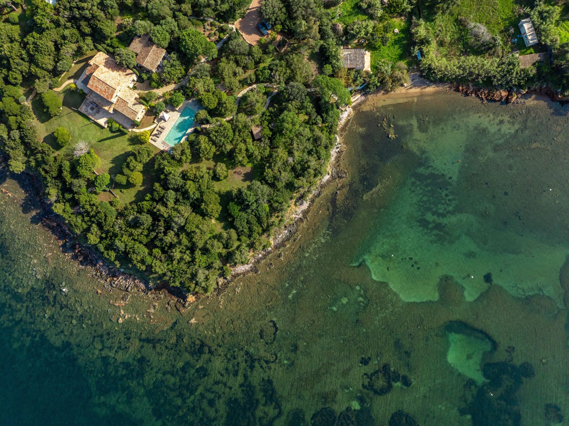 luxury villa 6 Rooms for seasonal rent on PORTO VECCHIO (20137)