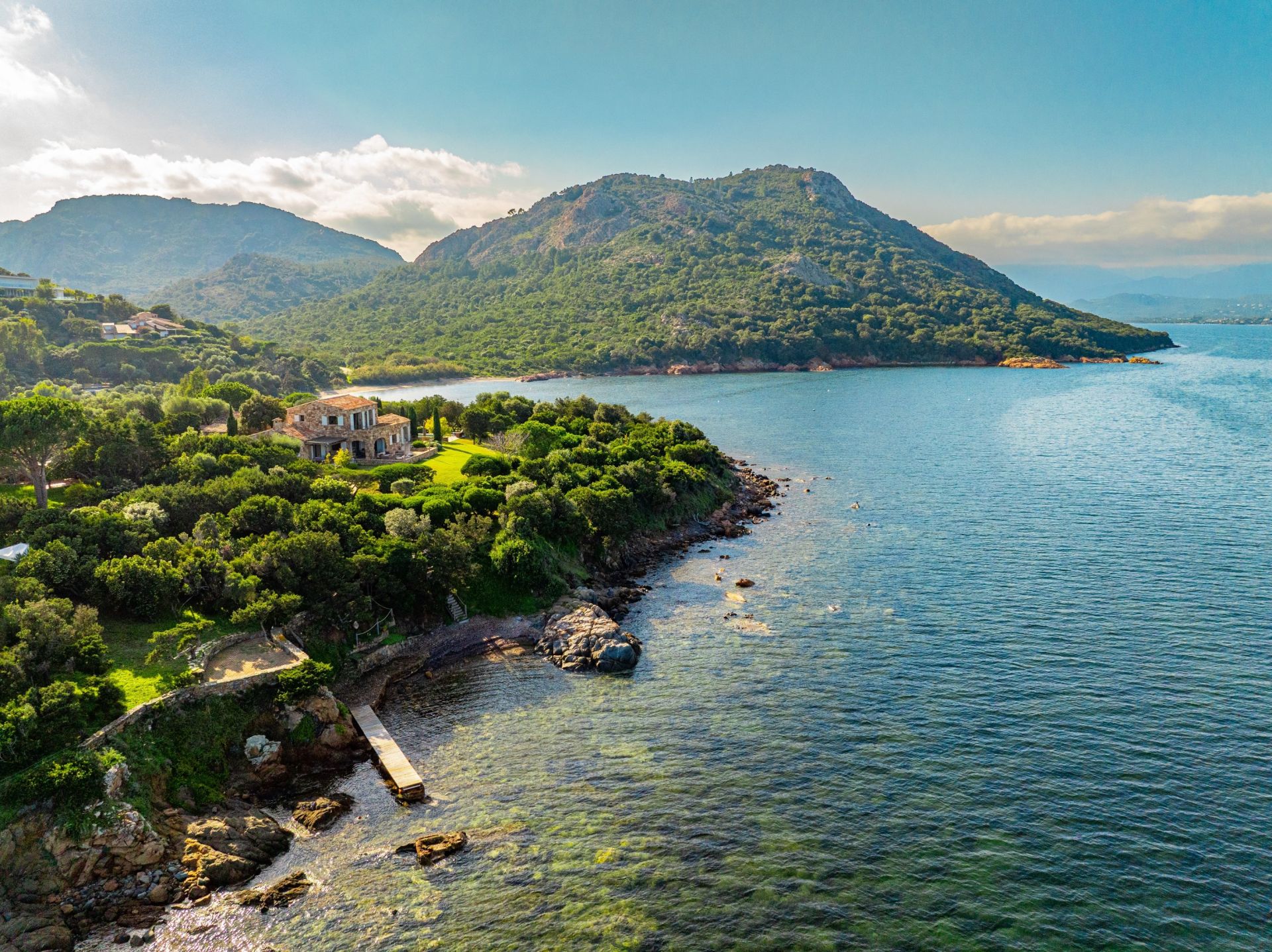 luxury villa 6 Rooms for seasonal rent on PORTO VECCHIO (20137)