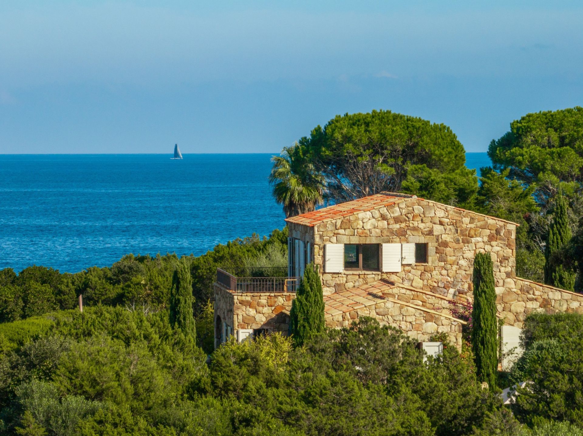 luxury villa 6 Rooms for seasonal rent on PORTO VECCHIO (20137)