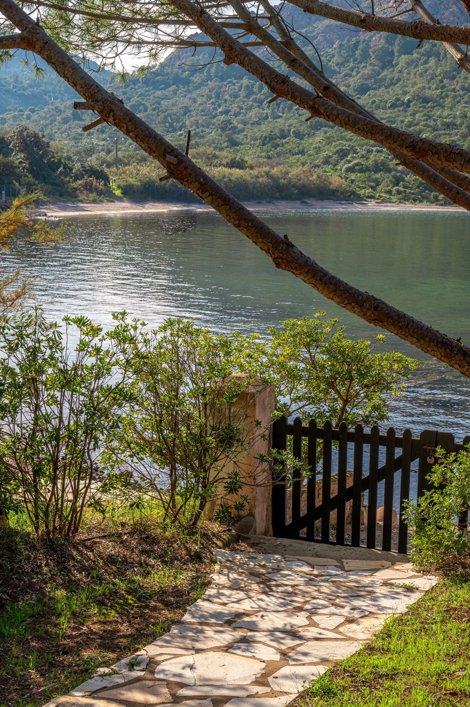 luxury villa 6 Rooms for seasonal rent on PORTO VECCHIO (20137)