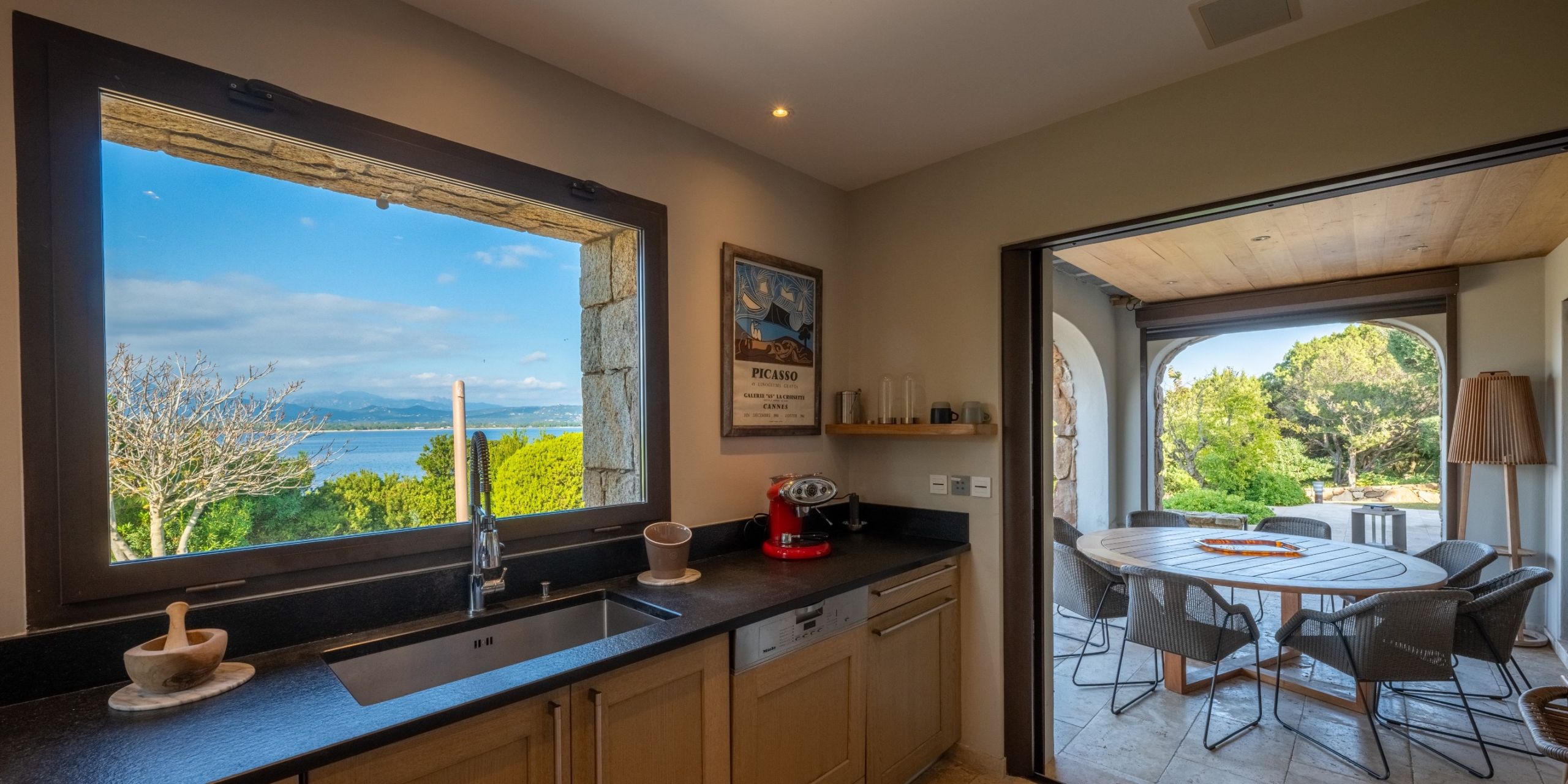 luxury villa 6 Rooms for seasonal rent on PORTO VECCHIO (20137)