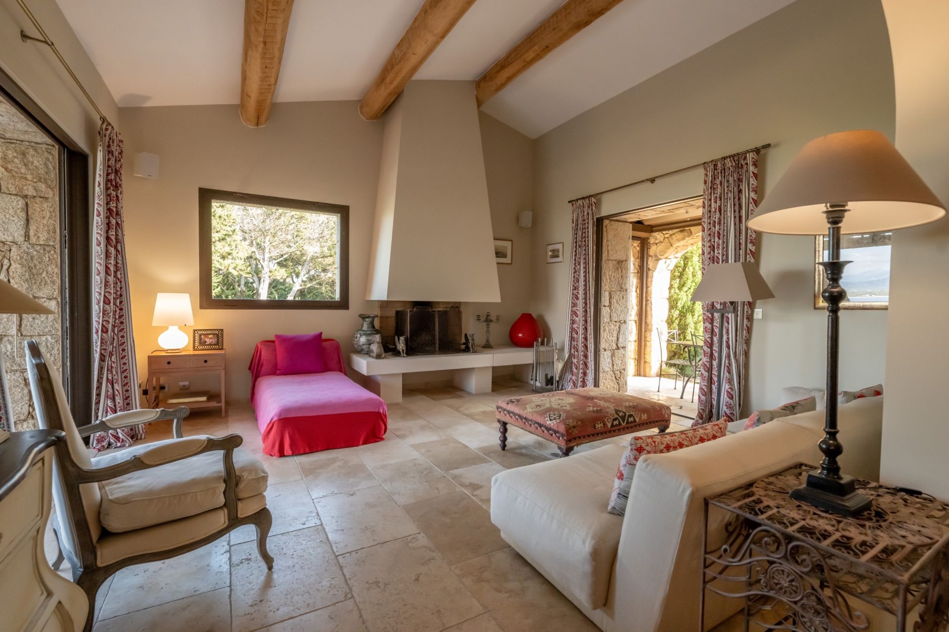 luxury villa 6 Rooms for seasonal rent on PORTO VECCHIO (20137)