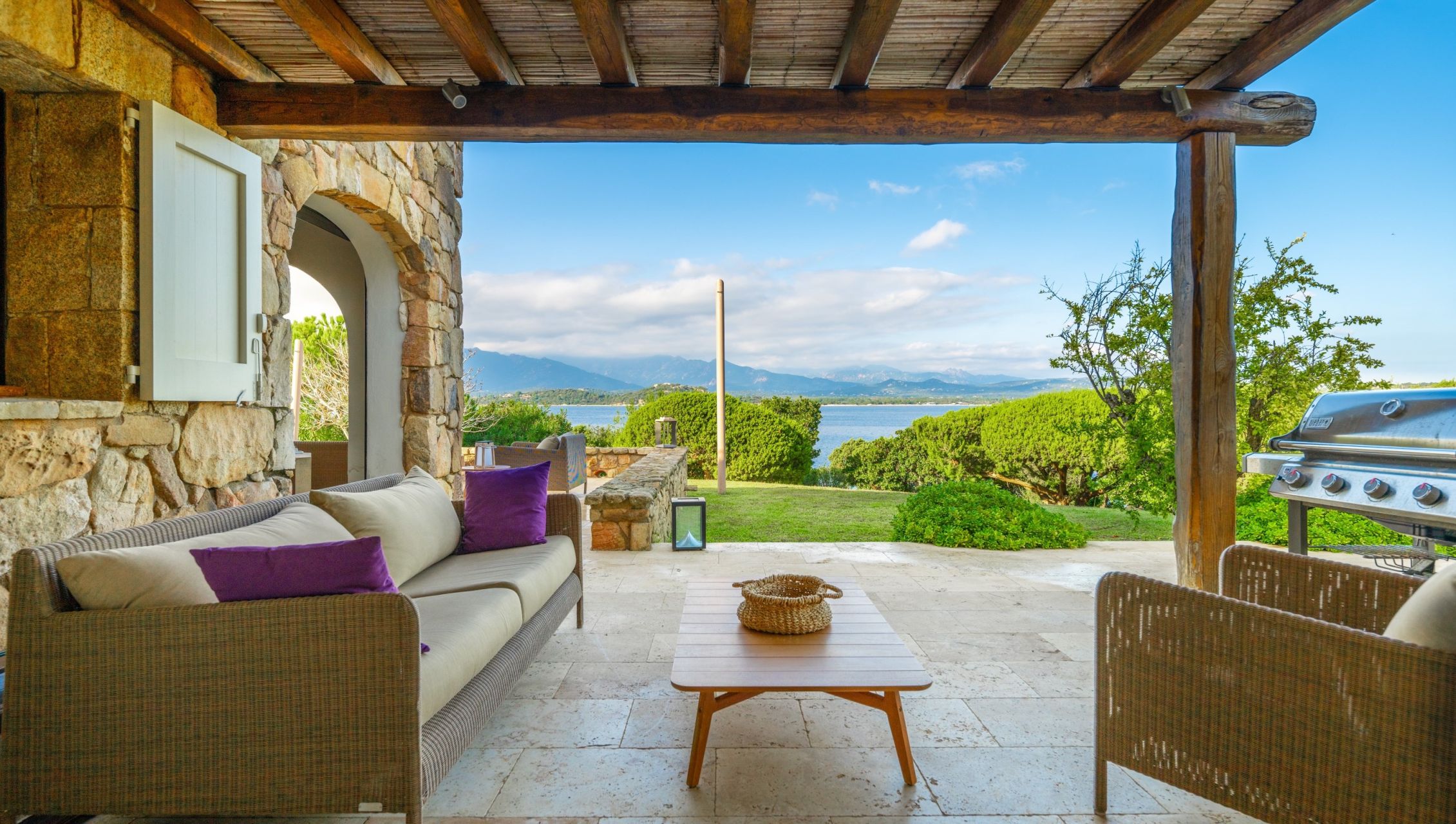 luxury villa 6 Rooms for seasonal rent on PORTO VECCHIO (20137)