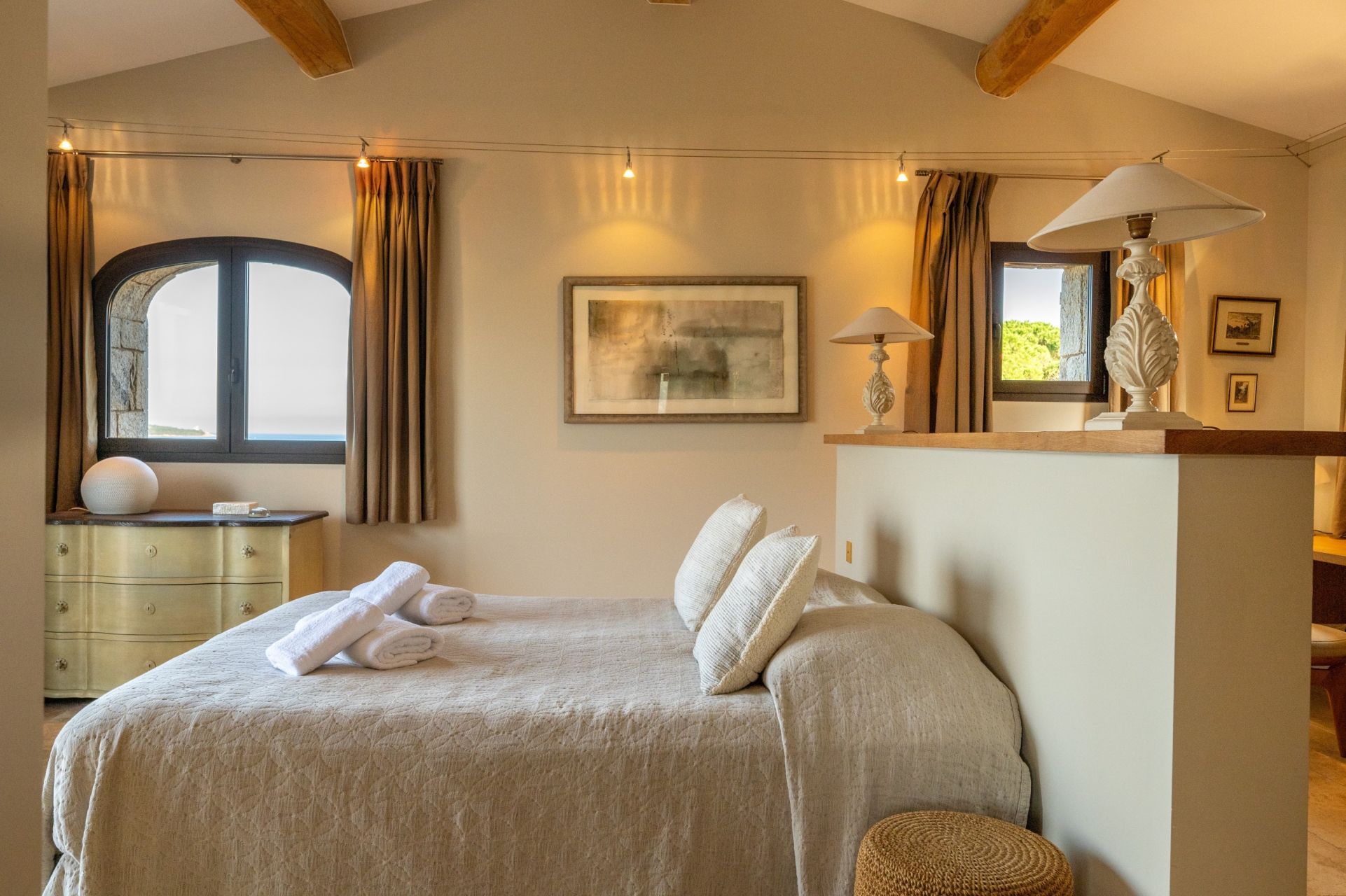 luxury villa 6 Rooms for seasonal rent on PORTO VECCHIO (20137)
