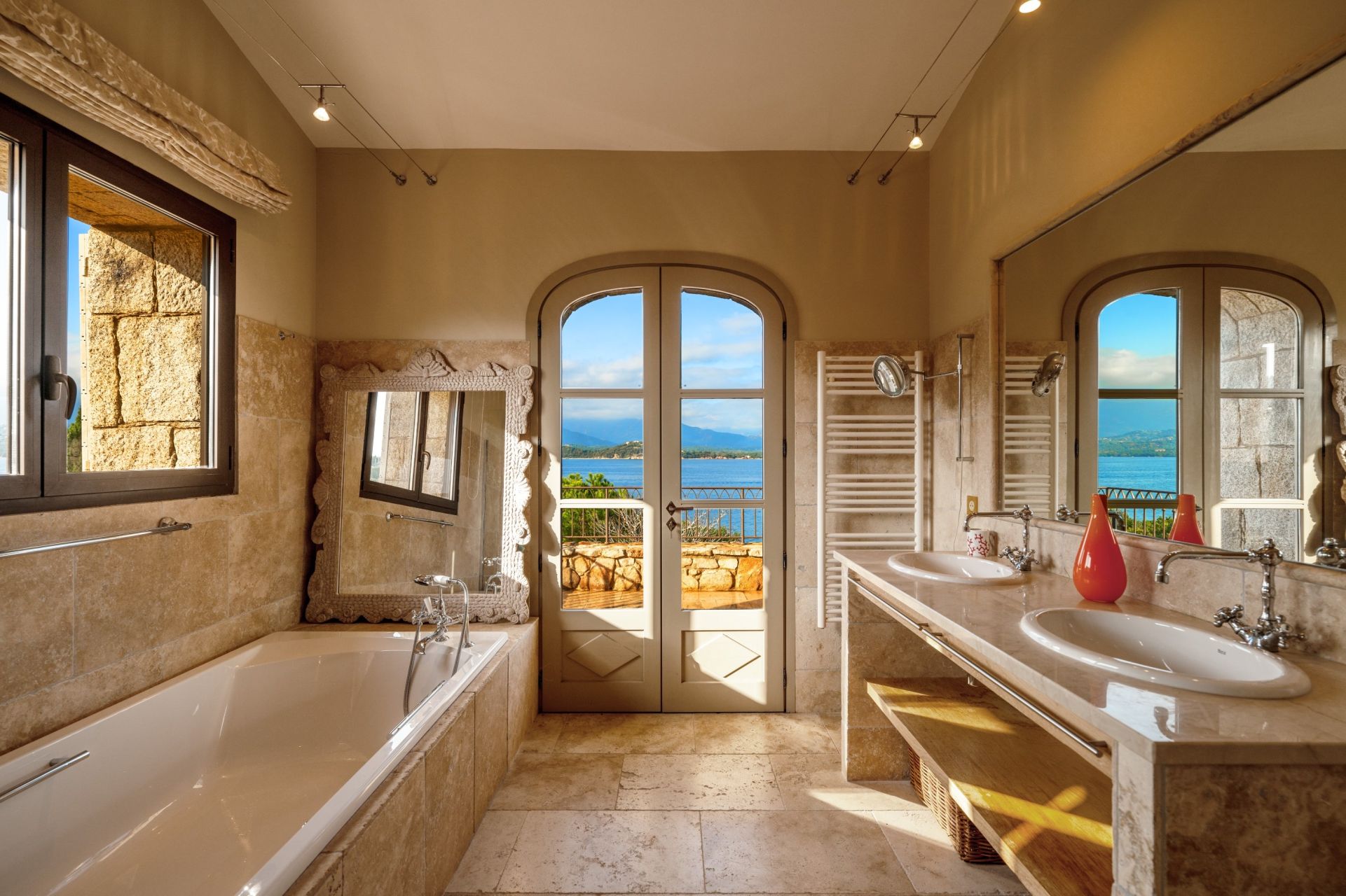 luxury villa 6 Rooms for seasonal rent on PORTO VECCHIO (20137)