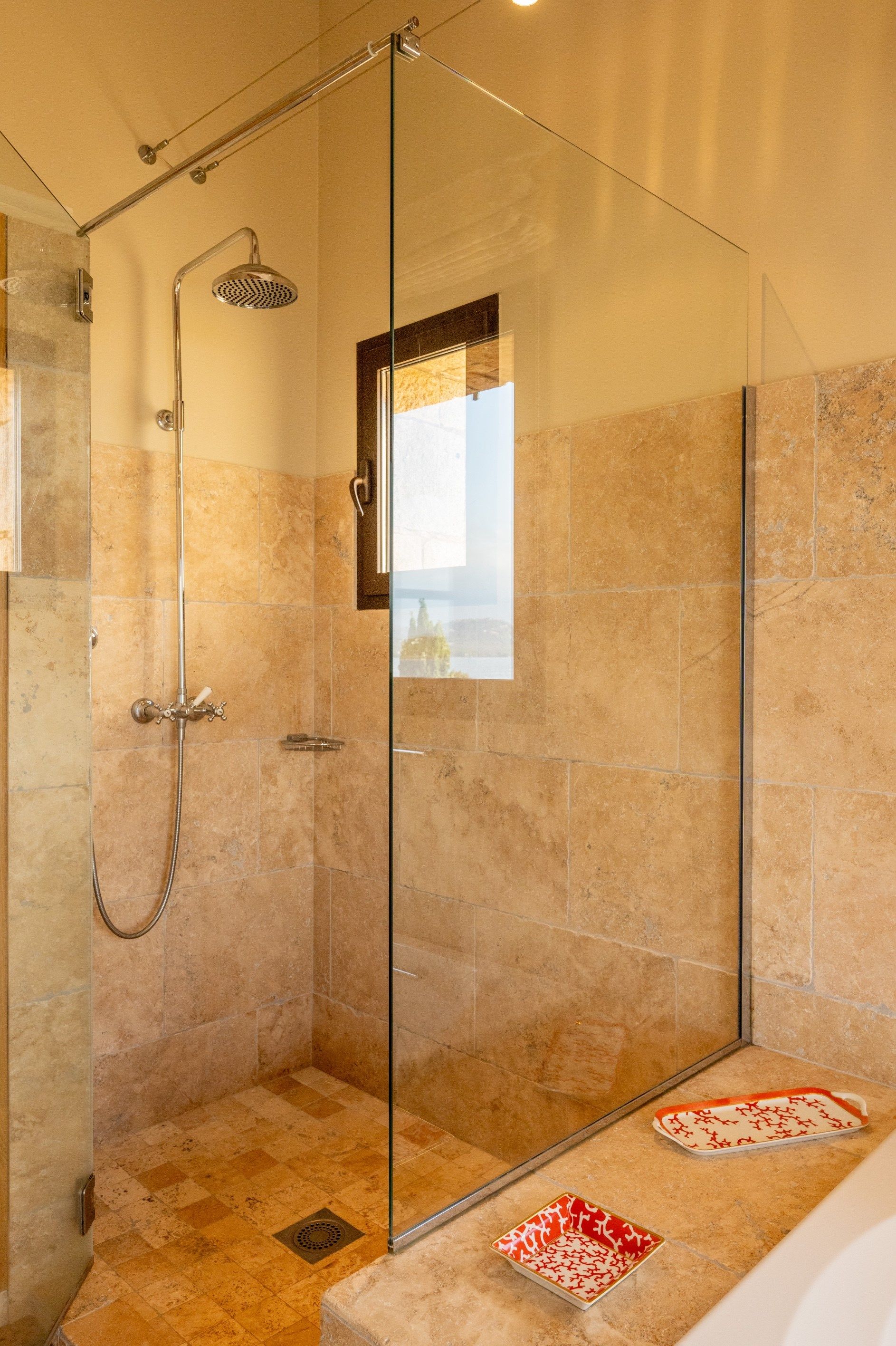 luxury villa 6 Rooms for seasonal rent on PORTO VECCHIO (20137)