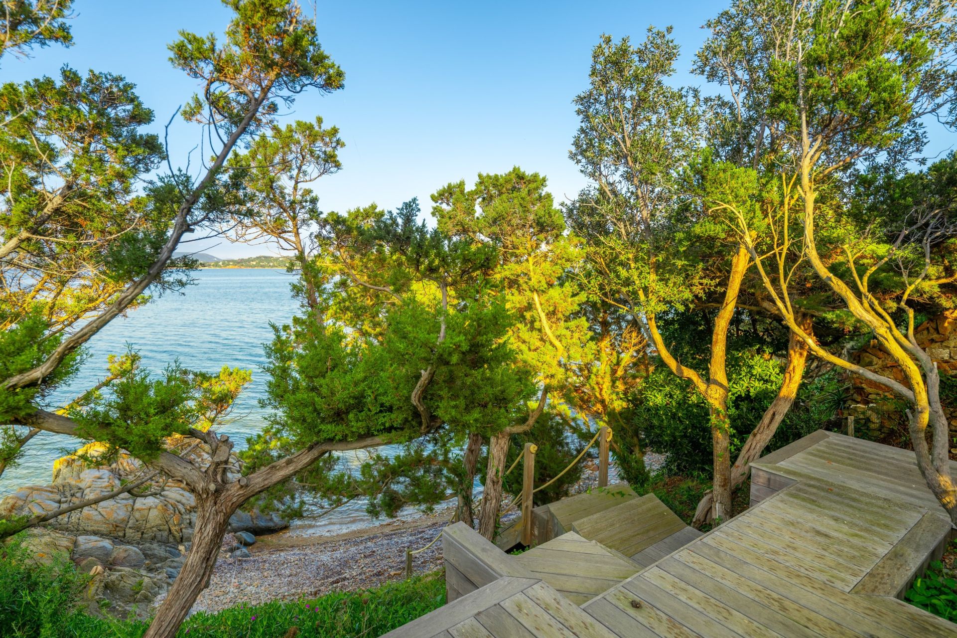 luxury villa 6 Rooms for seasonal rent on PORTO VECCHIO (20137)