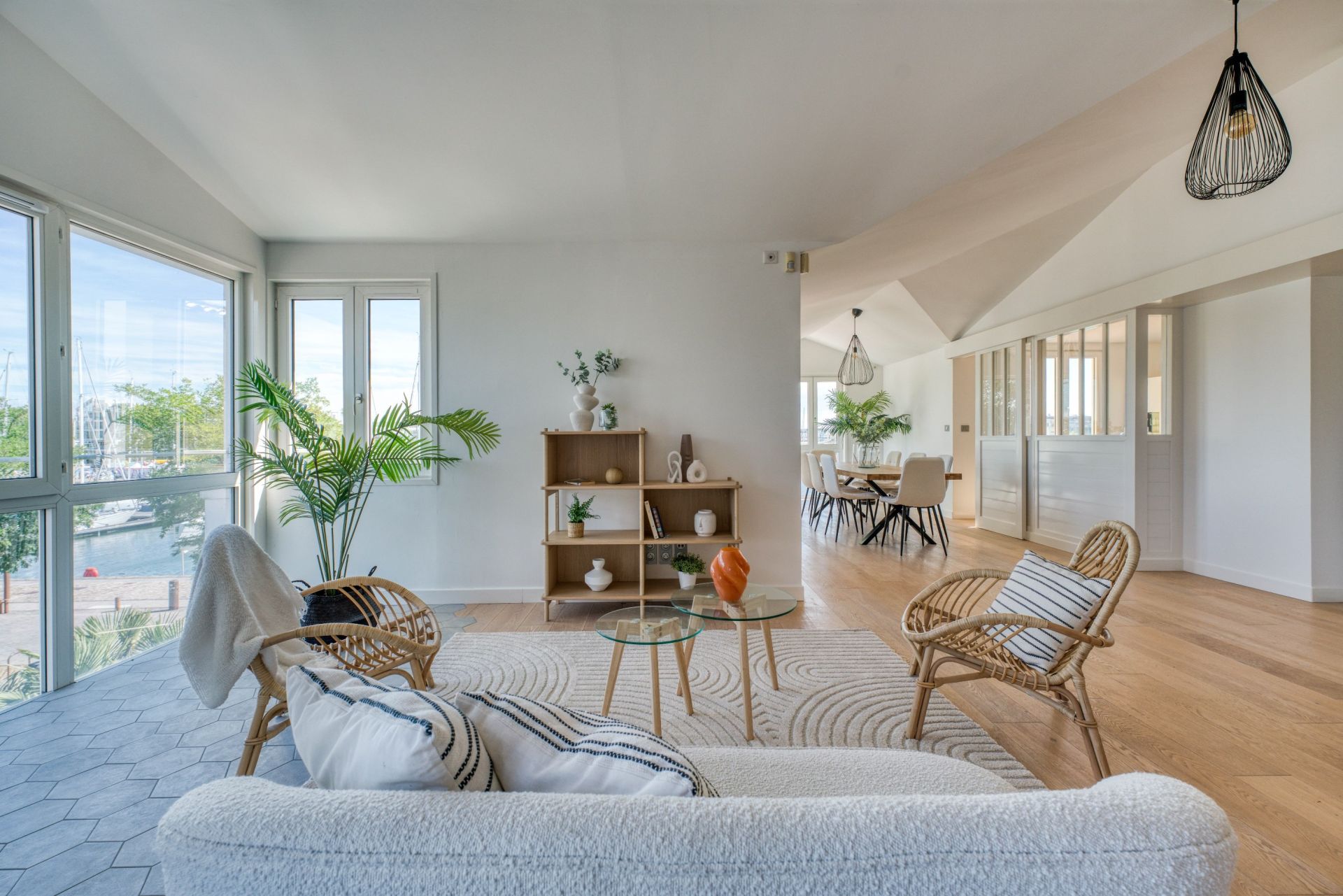 luxury apartment 5 Rooms for sale on LA ROCHELLE (17000)