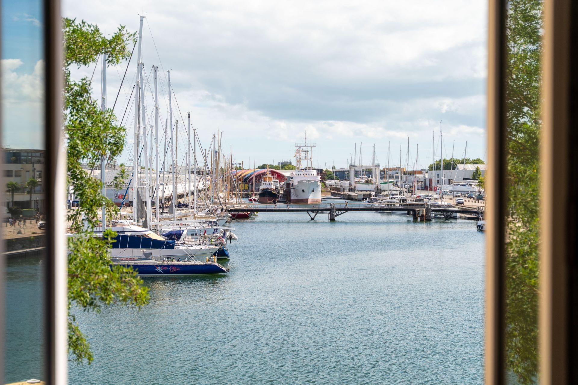 luxury apartment 5 Rooms for sale on LA ROCHELLE (17000)